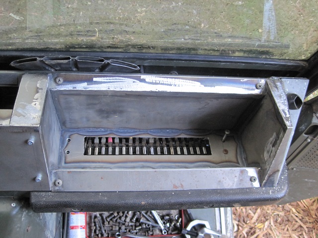 access to fuses through glovebox.jpg