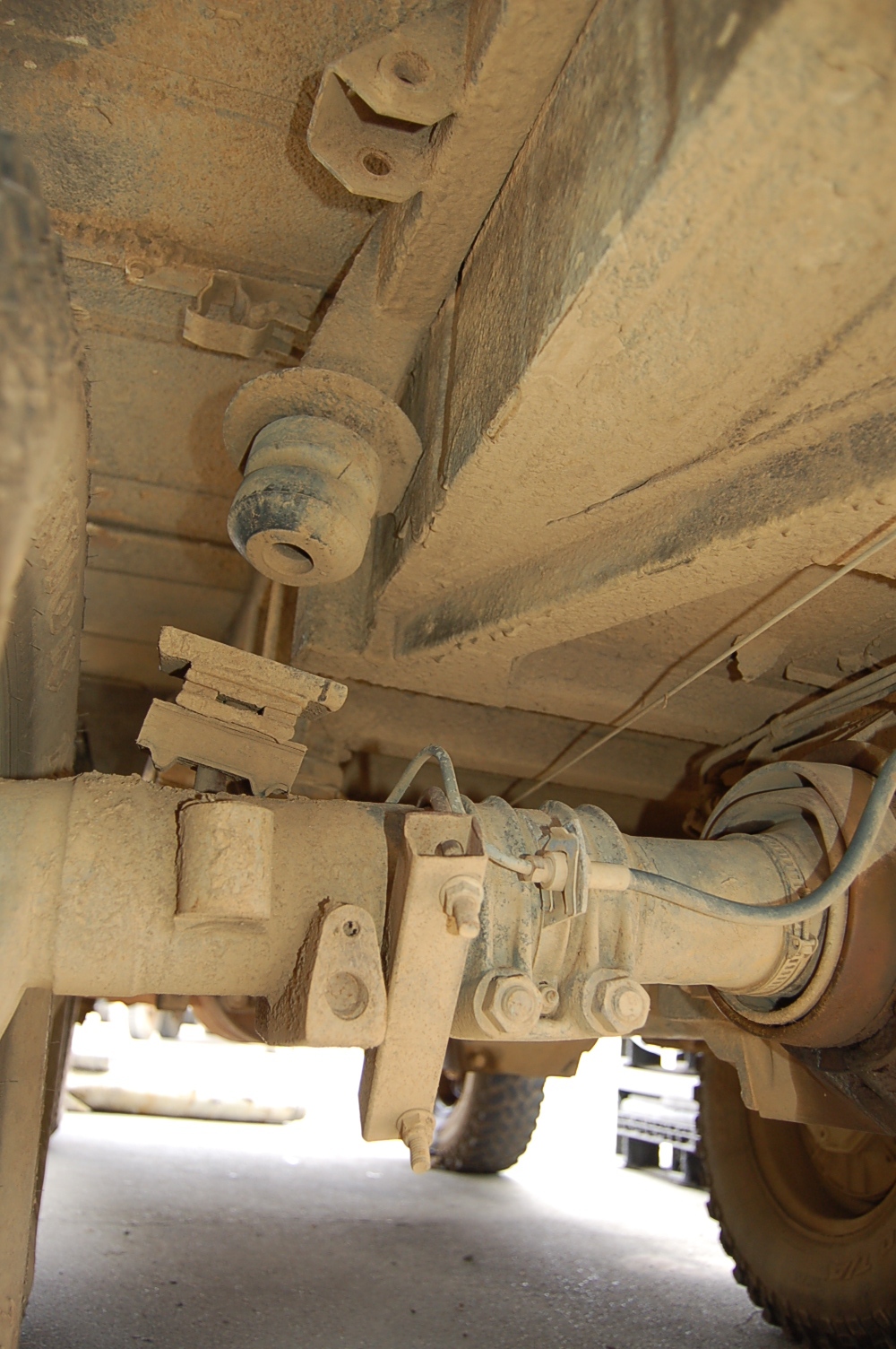 712M 1648 LT RR Axle Shock Mount.JPG