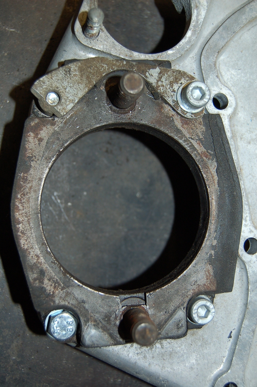 Pinzgauer Starter Mount with metal bracket.JPG