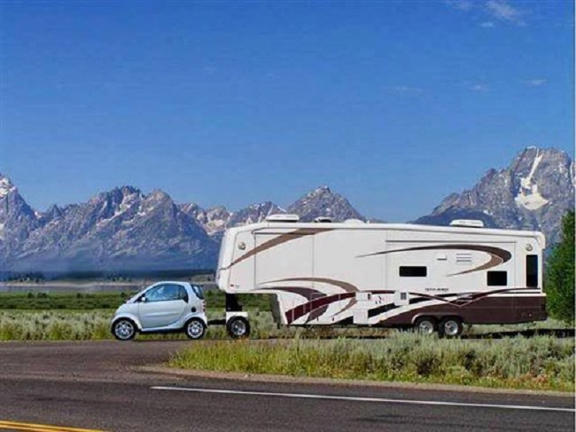 funny-rv-smart-car-tows-fifth.jpg