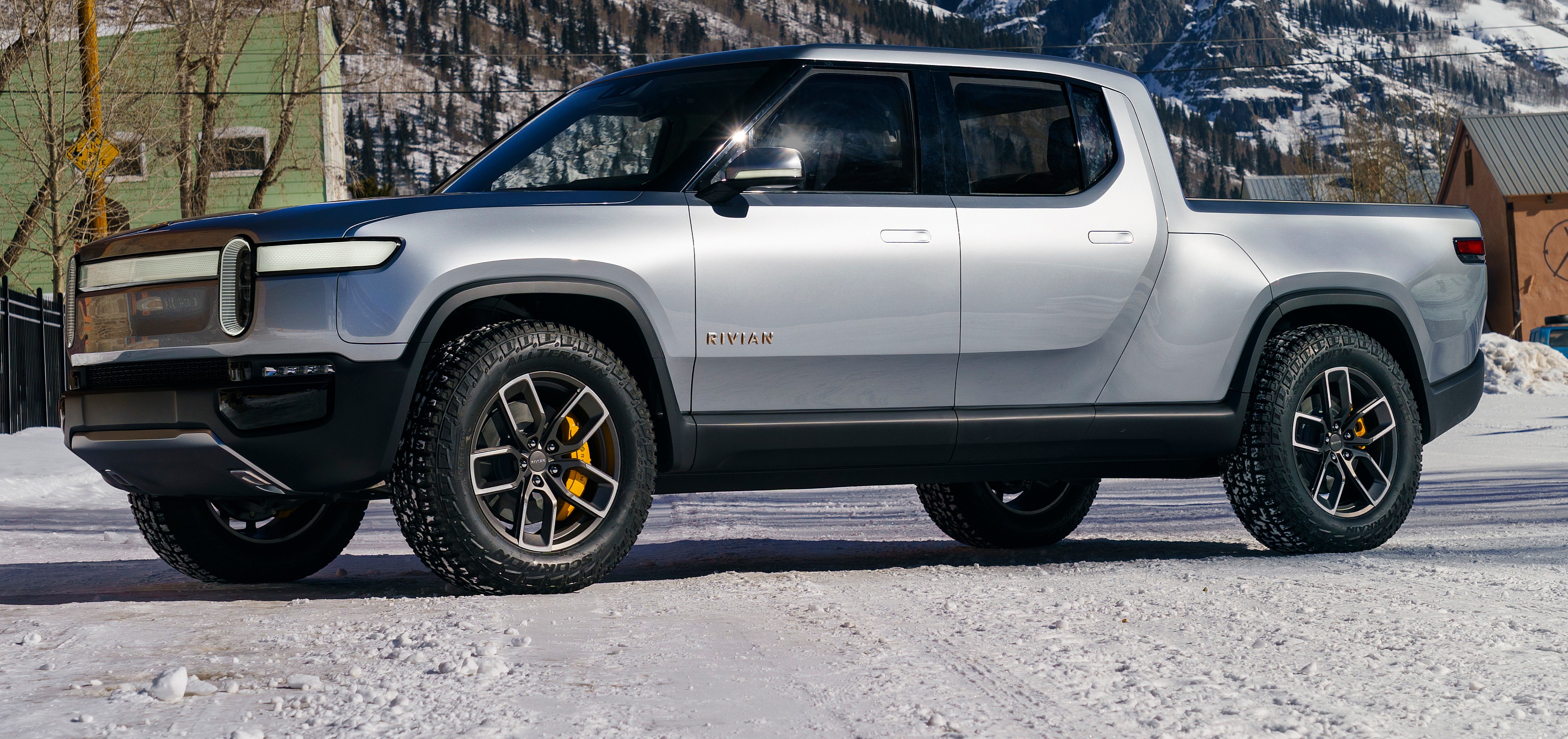 rivian-r1t-outdoors.jpg